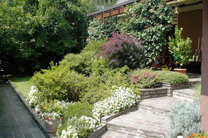 Realizzazione aiuole a milano e provincia: bersani giardini Progettazione giardini verona